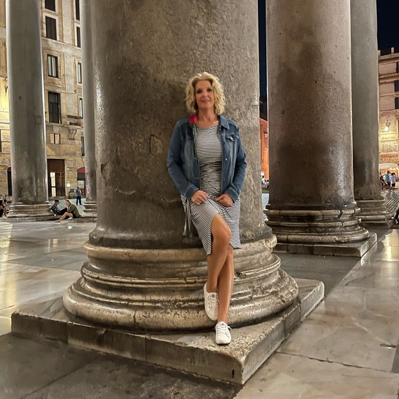 Meet your Posher, Stephanie - Picture 4 of 6